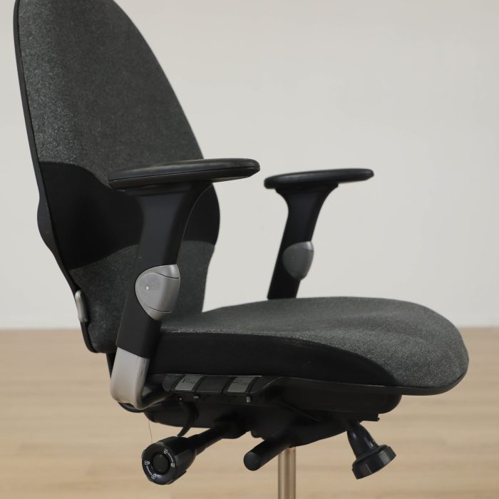 Kontorstol udvides 120