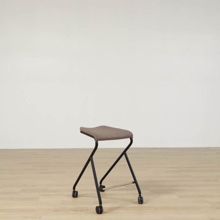 Pall Add Move Stool 46 | LAMMHULTS Pall Add Move Skammel 46