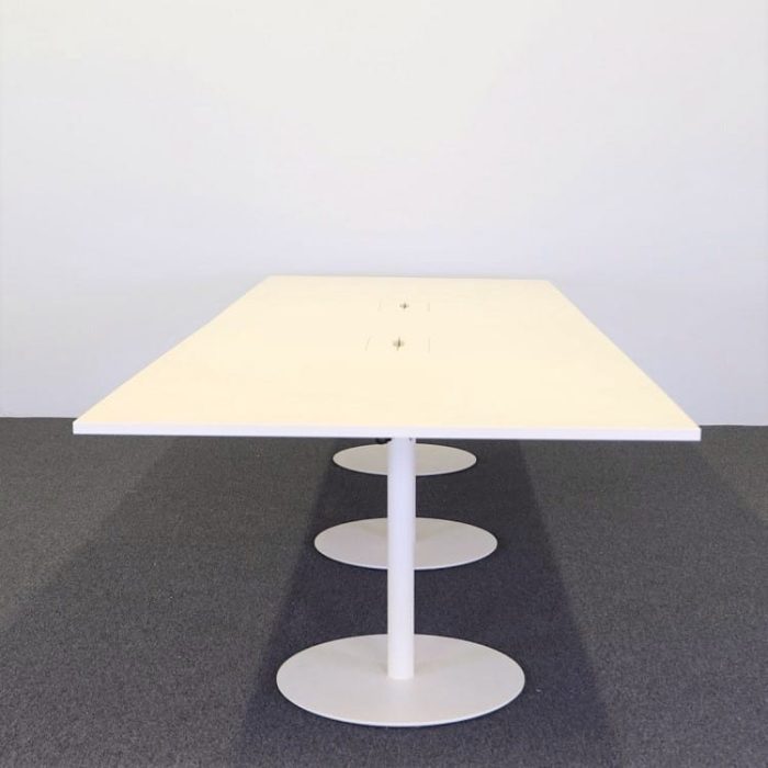 Konferensbord med powerbox | RAFZ Konferensbord med powerbox