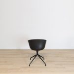 Sort konferencestol Om en stol