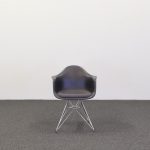 Stol Eames Plastic Armchair DAR