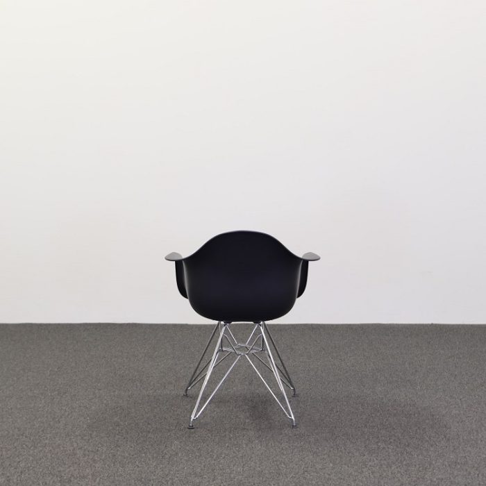 Stol Eames Plastic Armchair DAR