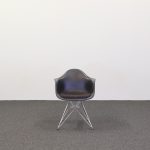 Stol Eames Plastic Armchair DAR
