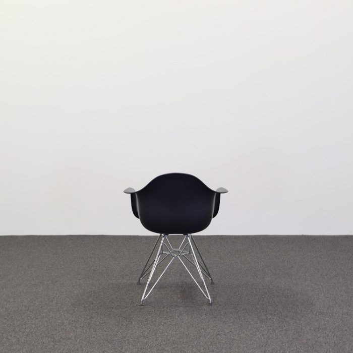 Stol Eames Plastic Armchair DAR