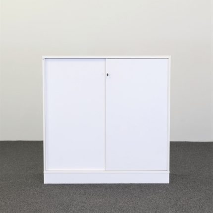 Låsbar skjutdörrsförvaring