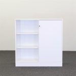 Låsbar opbevaring med skydedør