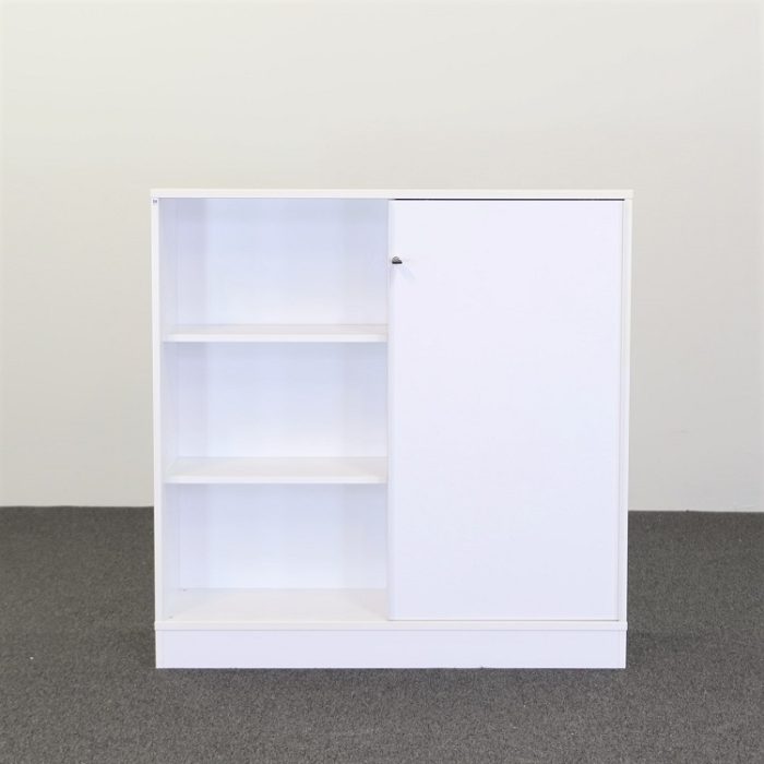 Låsbar opbevaring med skydedør