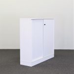 Låsbar opbevaring med skydedør