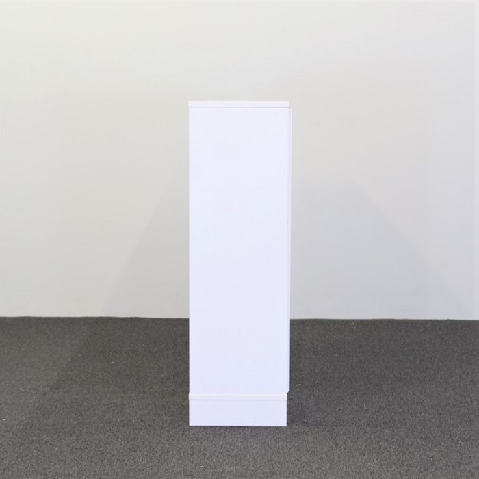 Låsbar opbevaring med skydedør