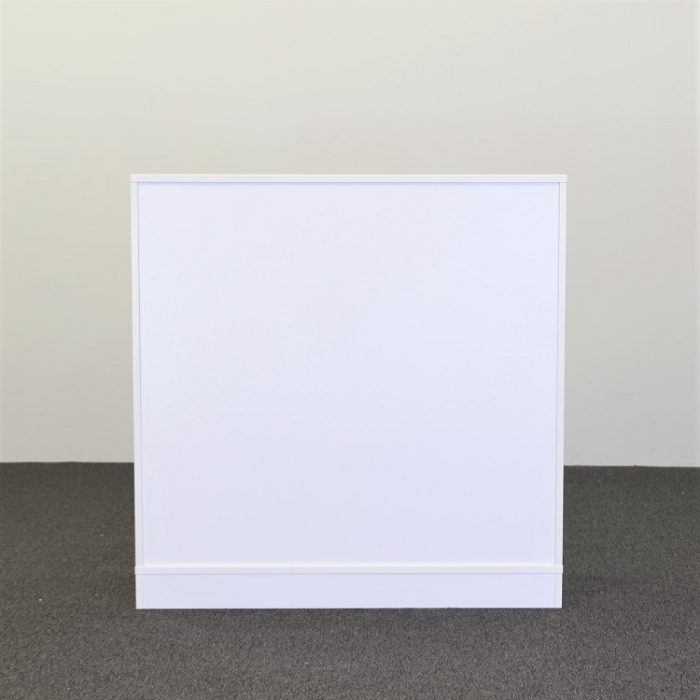 Låsbar opbevaring med skydedør