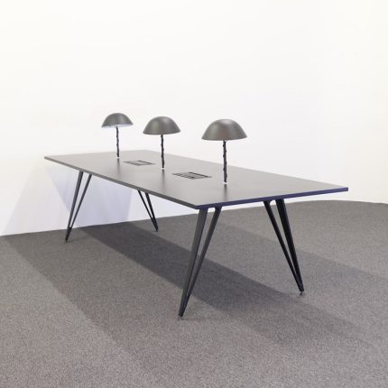 Fastgør konferencebord