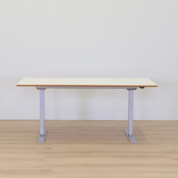 Elektriskt höj- och sänkbart skrivbord