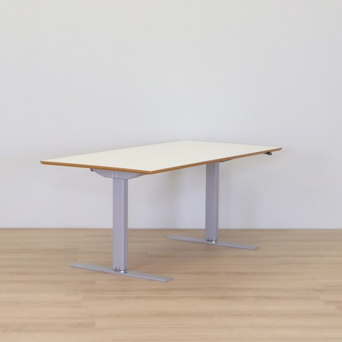 Elektriskt höj- och sänkbart skrivbord Elektriskt höj- och sänkbart skrivbord