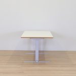 Elektriskt höj- och sänkbart skrivbord