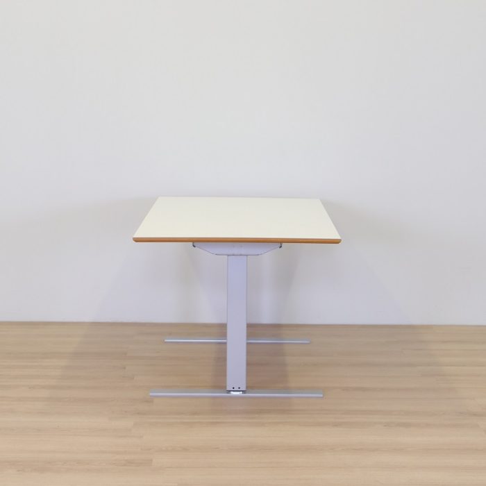 Elektriskt höj- och sänkbart skrivbord