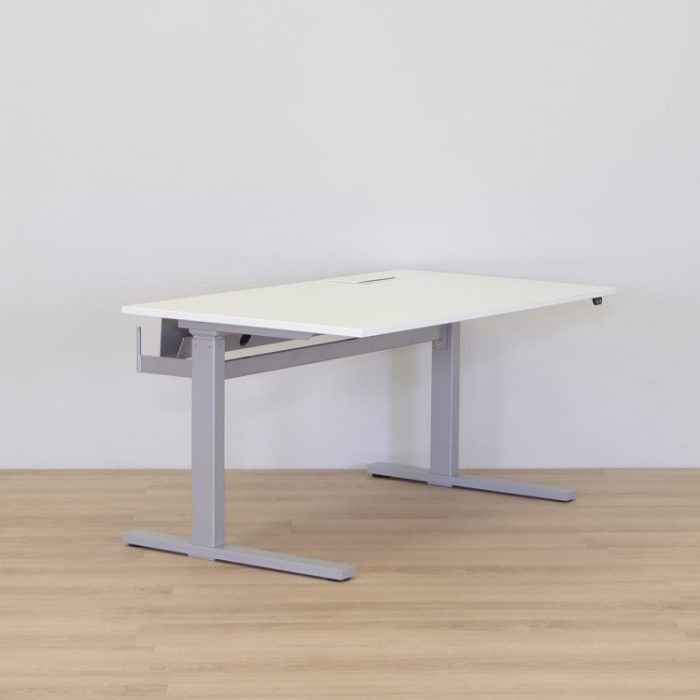 Skrivebord med bordskærm