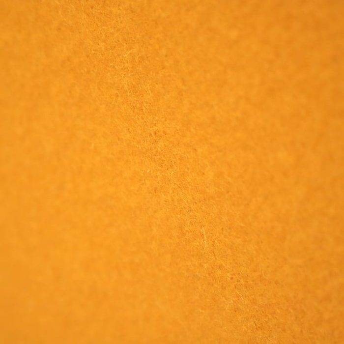 Skrivebord med bordskærm