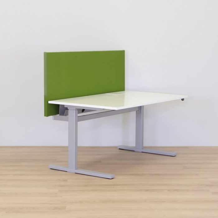 Skrivebord med bordskærm