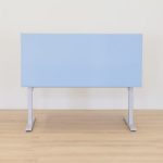 Skrivebord med bordskærm