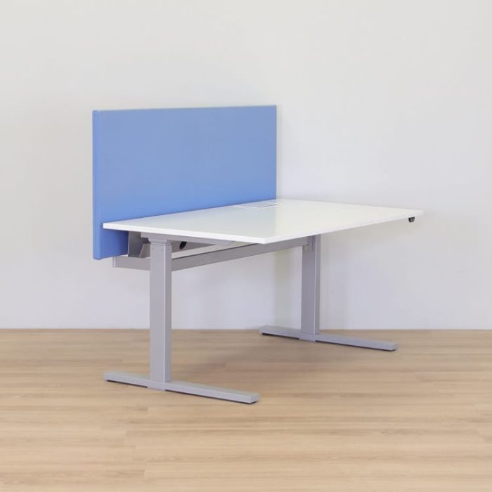 Skrivebord med bordskærm