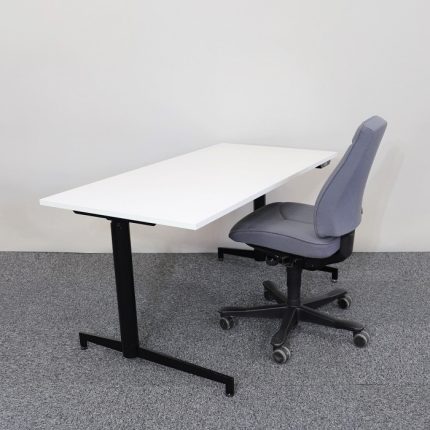Elektriskt höj-och sänkbart skrivbord