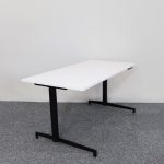 Elektrisk højdejusterbart skrivebord