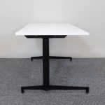 Elektrisk højdejusterbart skrivebord