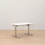 Elektriskt höj- och sänkbart skrivbord