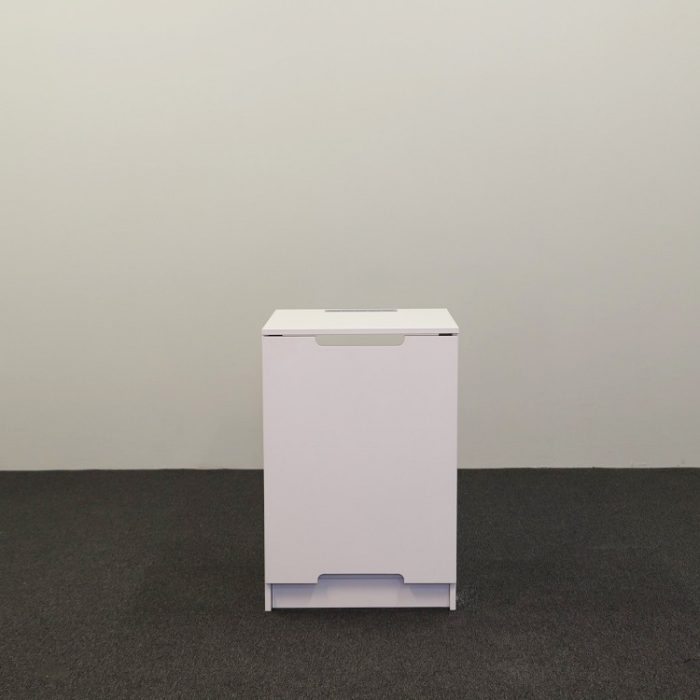 Vitt mediaskåp med grenuttag | VISENDA Vitt mediaskåp med grenuttag