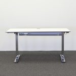 Elektriskt höj-och sänkbart skrivbord