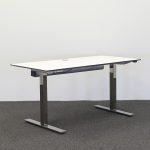 Elektriskt höj-och sänkbart skrivbord