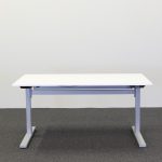 Elektriskt höj- och sänkbart skrivbord