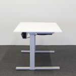 Elektriskt höj- och sänkbart skrivbord