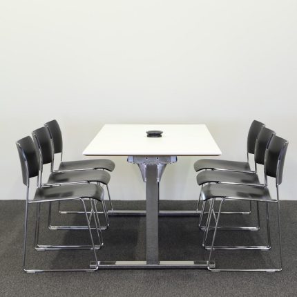 Mødebord med højttalere