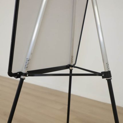 Højdejusterbar whiteboardtavle