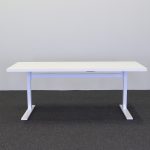 Elektriskt höj- och sänkbart skrivbord