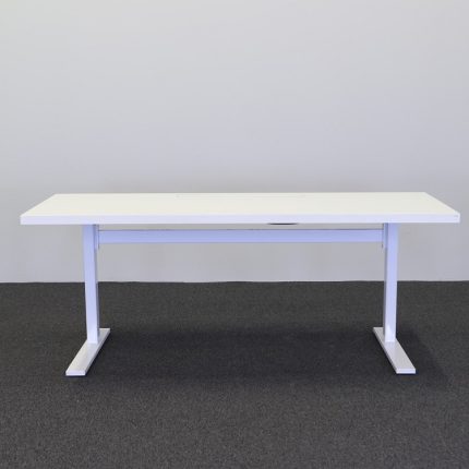 Elektriskt höj- och sänkbart skrivbord