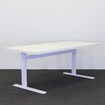 Elektriskt höj- och sänkbart skrivbord