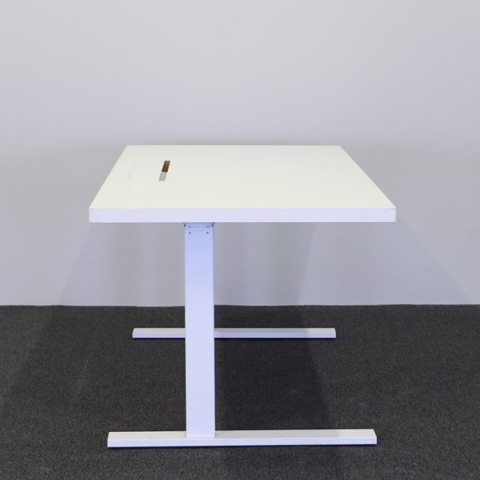 Elektriskt höj- och sänkbart skrivbord