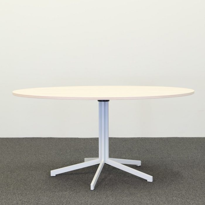 Oval Table Madison (mindre ca 120) | JOHANSON DESIGN (ikke på hjemmesiden) (lager) tjek mål og om det er samme farve Ovalt bord Madison