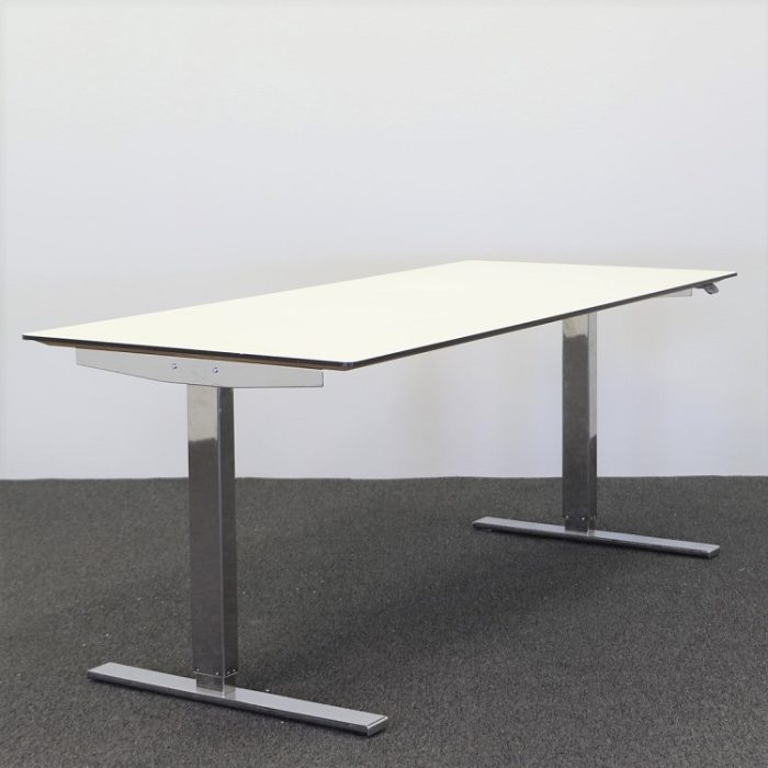 Höj & sänkbart skrivbord ⎜ EDSBYN Höj & sänkbart skrivbord