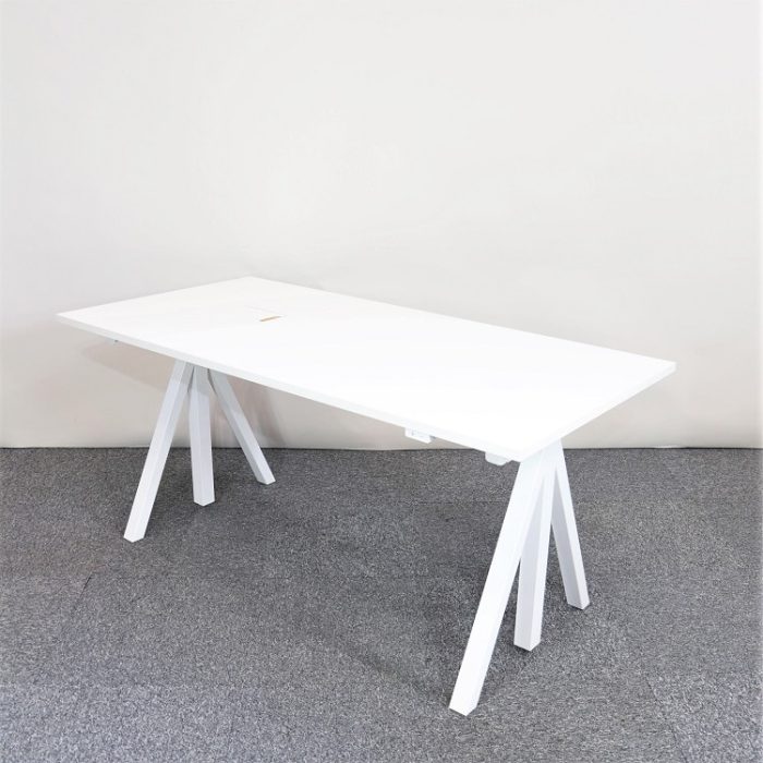 Højdejusterbart skrivebord Fungerer | STRING FURNITURE Højdejusterbart skrivebord Fungerer