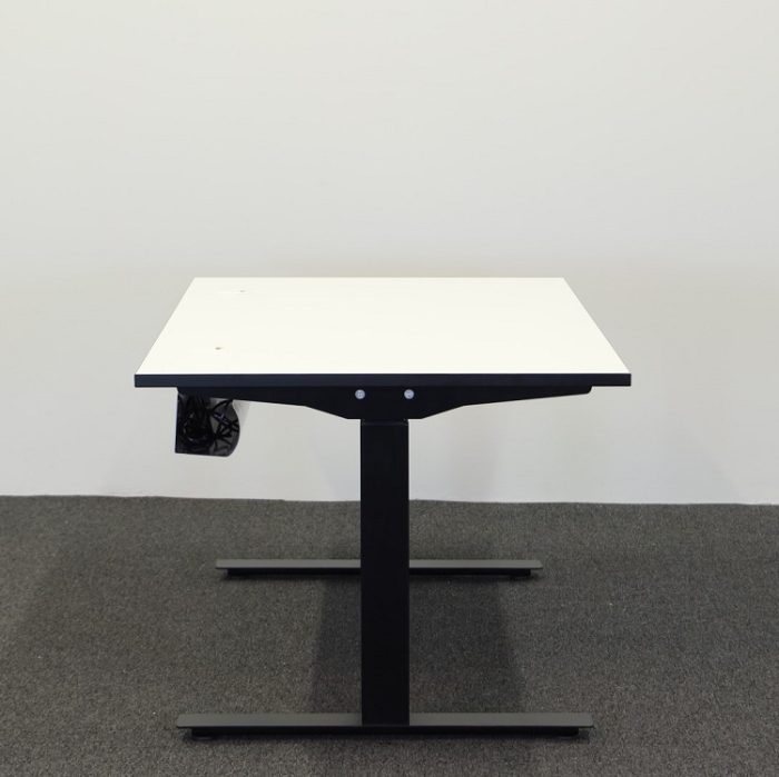 Elektrisk højdejusterbart skrivebord 140 cm