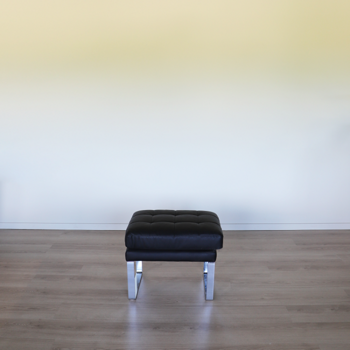 Sofa med fodskammel