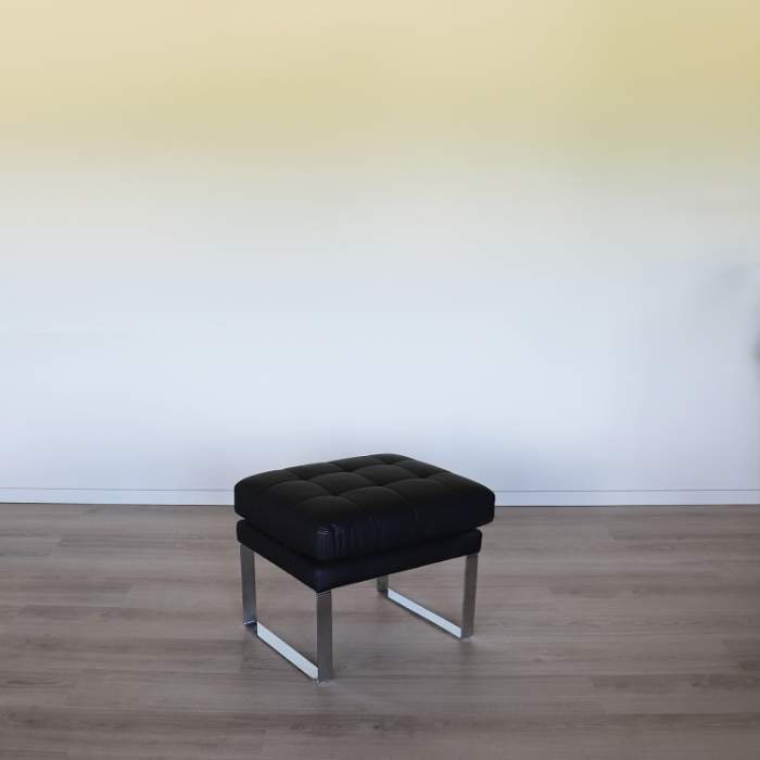 Sofa med fodskammel