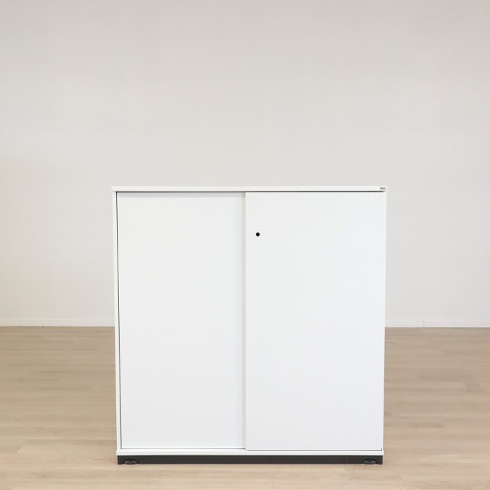 Skjutdörrsförvaring Space | KINNARPS Opbevaringsplads med skydedør