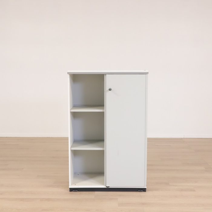 Opbevaring i skydedør