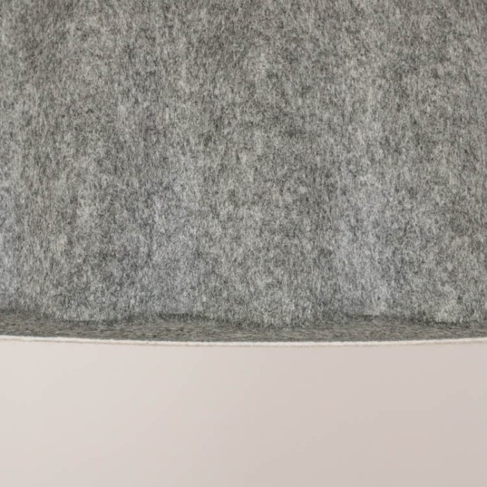 Under klokke-loftslampen