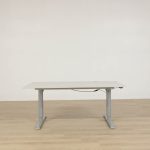 Elektriskt höj- och sänkbart skrivbord