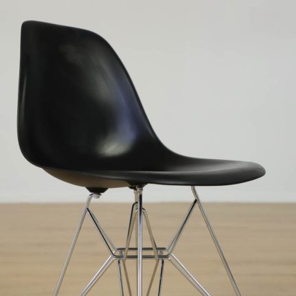 Stol Eames Fiberglass Side Chair DSR